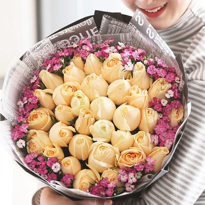 女性朋友过生日送什么花