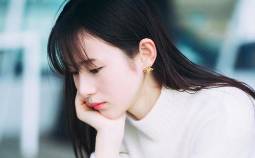 天秤女近期感情运势揭秘，浪漫邂逅，甜蜜升级！