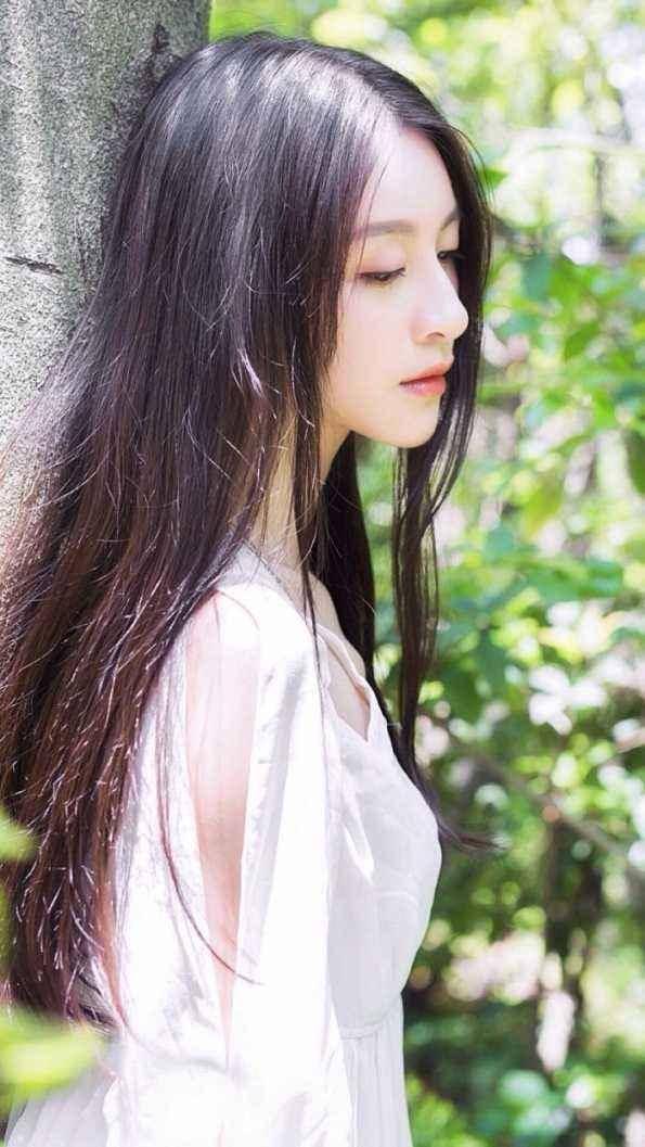 迪丽热巴近期运势，星光璀璨，事业爱情双丰收