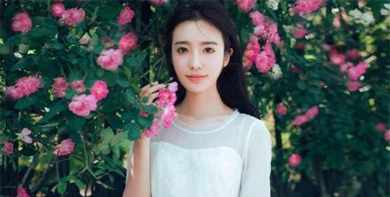 水瓶女神，贵气逼人